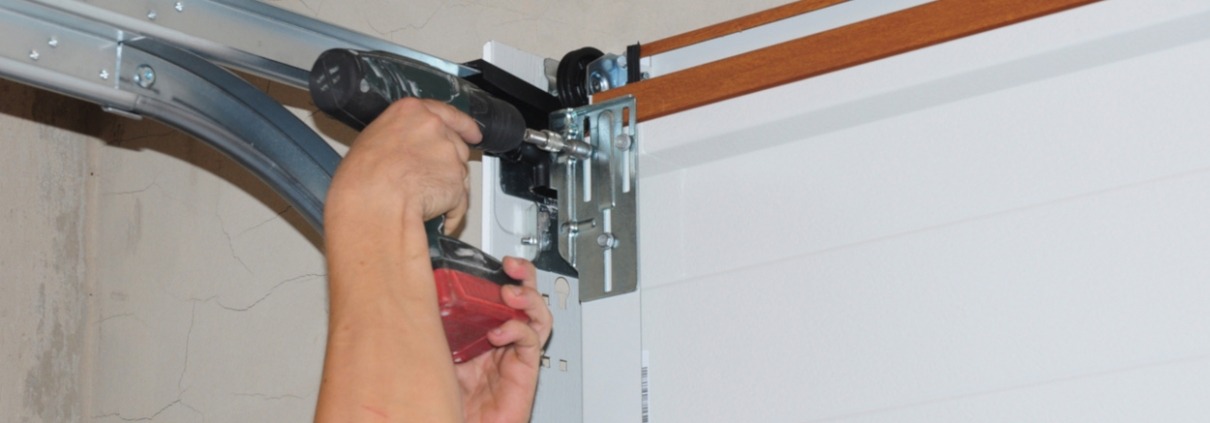 3 Signs That It’s Time for Garage Door Replacement