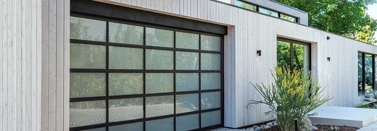 How to Choose Garage Door Service for Your Modern Home