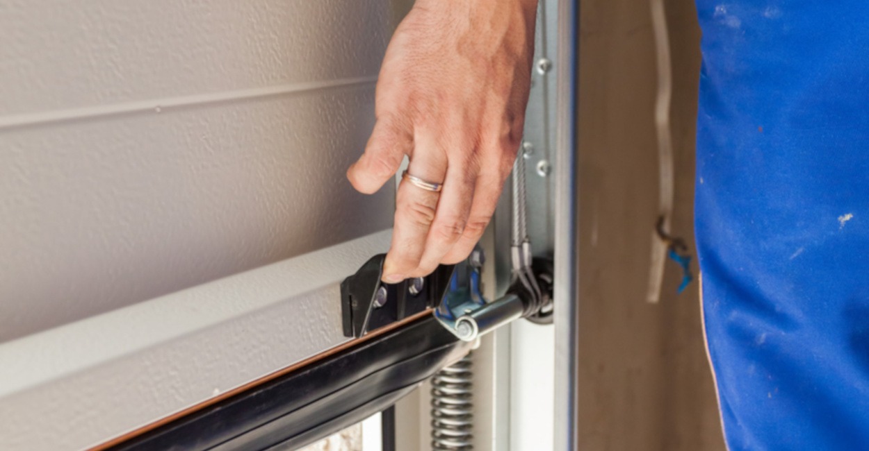 Reasons to Hire Garage Door Specialists