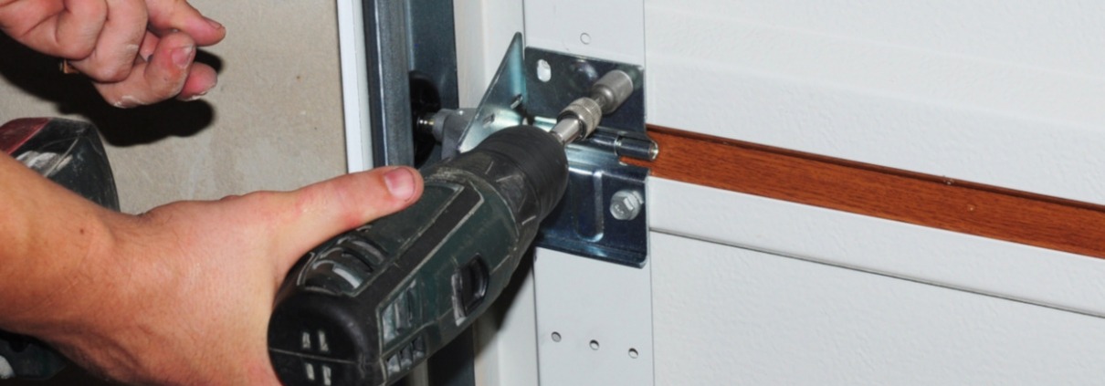 3 Signs That You Need Garage Door Replacement