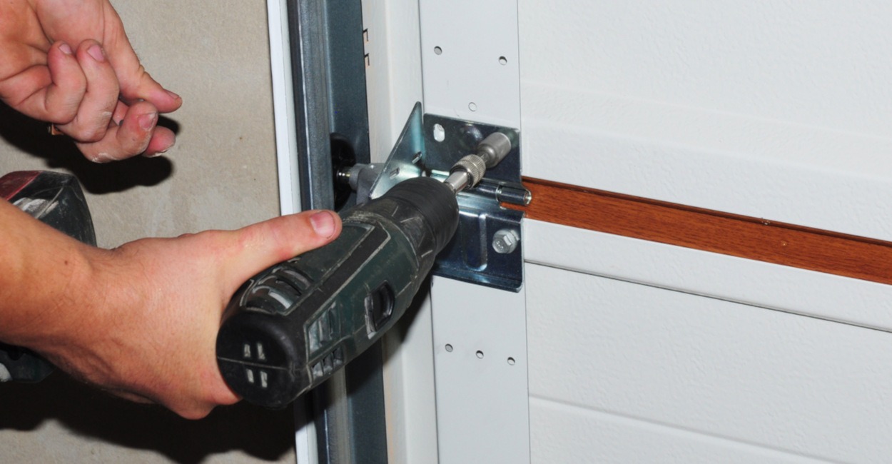 3 Signs That You Need Garage Door Replacement