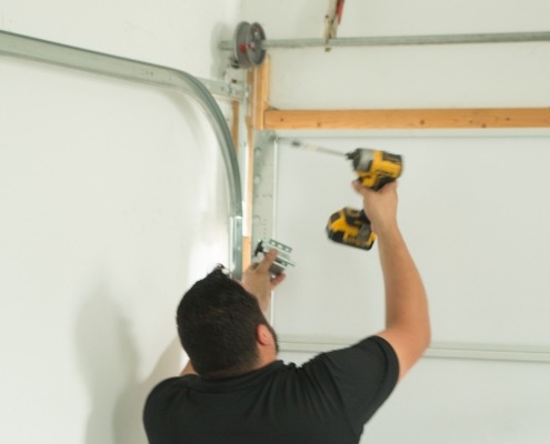 When to Call for Garage Door Servicing