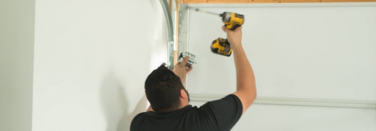 Here's Why You Should Always Hire Garage Door Specialists Instead of Trying To DIY